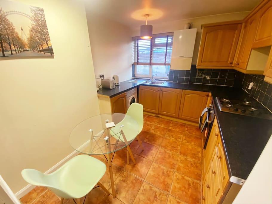 Evo A - Gravesend 1 Bedroom Apartment エクステリア 写真